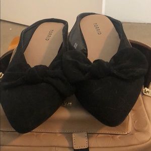 Black bow flats